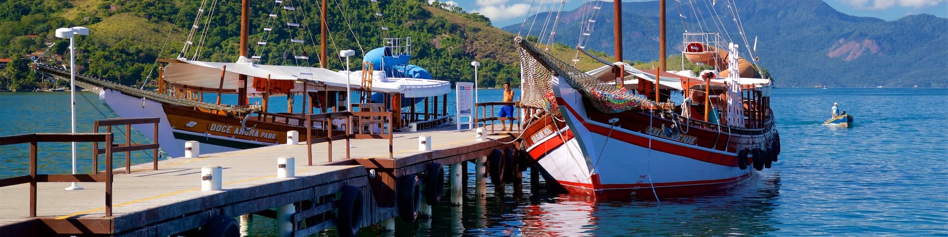 Fish Market showing a bay or harbor