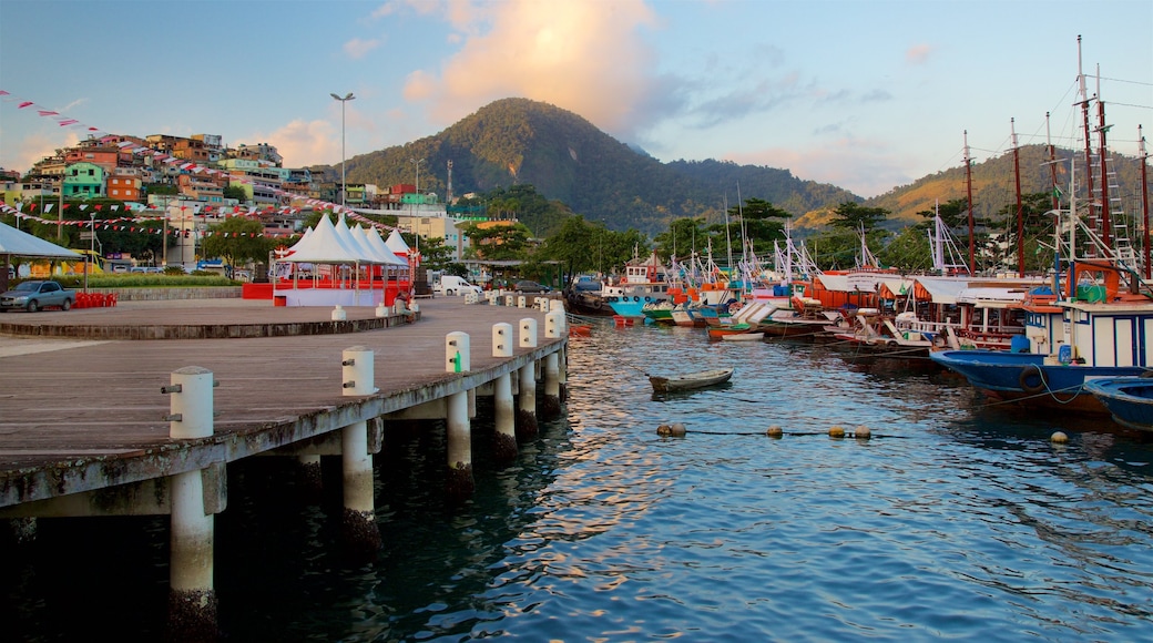 Cais Turistico de Santa Luzia som omfatter en bugt eller havn