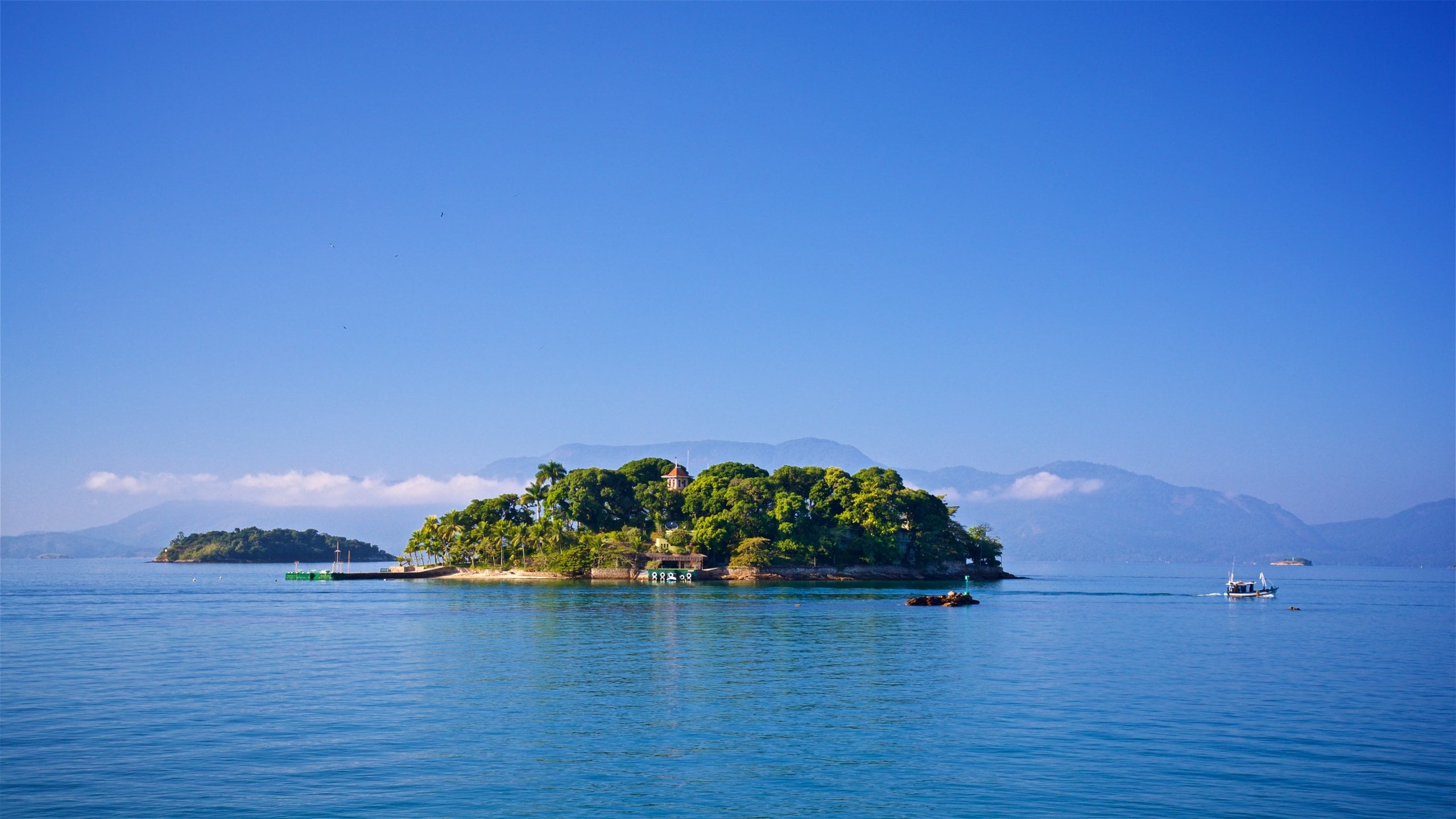 Angra dos Reis mostrando vistas generales de la costa y imágenes de una isla