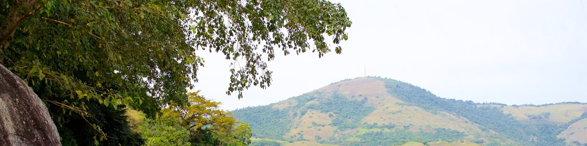 エーグァス ビーチ 表示 海岸線の眺め と 砂浜 及び 女性 (個人)