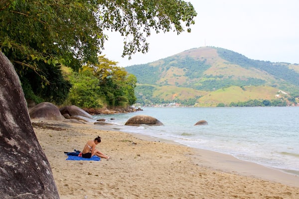 Plage Praia Da Egua montrant vues littorales et plage aussi bien que femme
