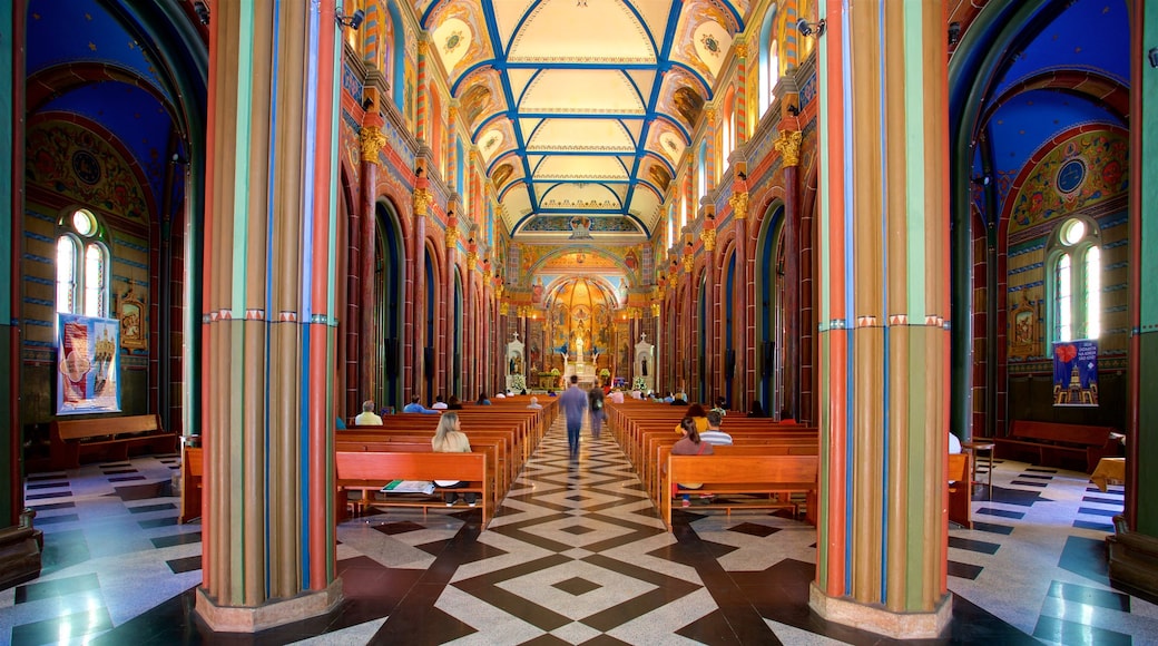 São Josés kyrka som visar en kyrka eller katedral, historiska element och interiörer