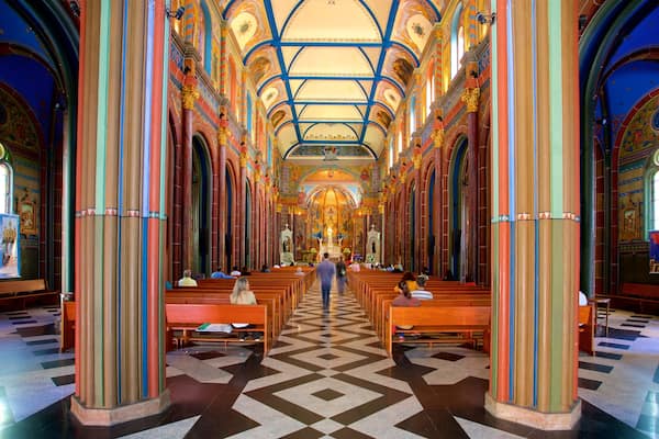 Ăglise de SĂŁo JosĂ© mettant en vedette vues intĂ©rieures, patrimoine historique et Ă©glise ou cathĂ©drale