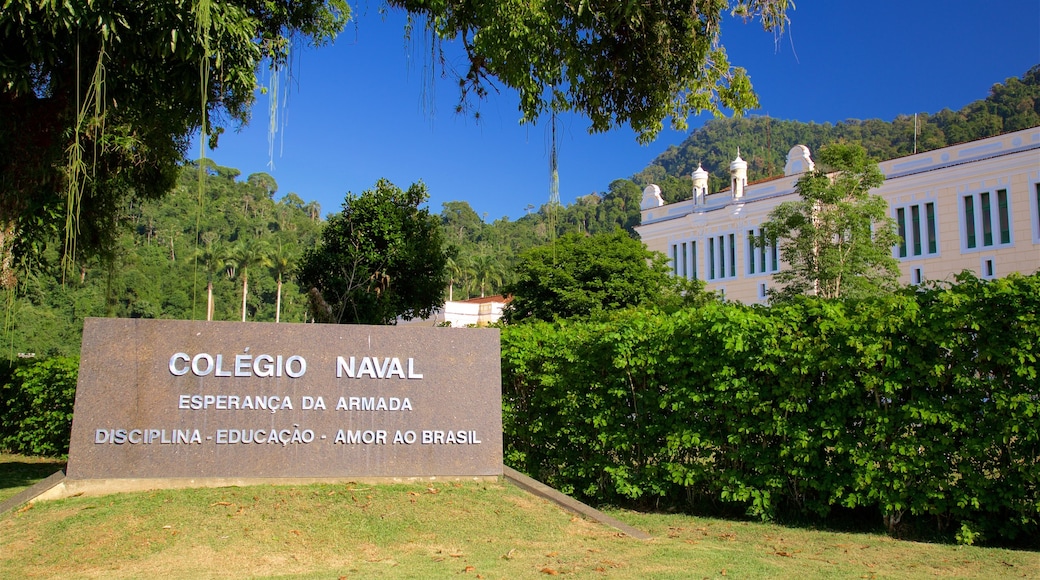 Colégio Naval mostrando sinalização e elementos de patrimônio