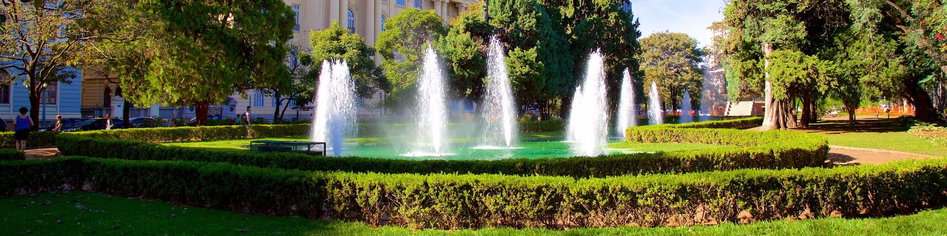 Liberty Square showing a fountain and a park