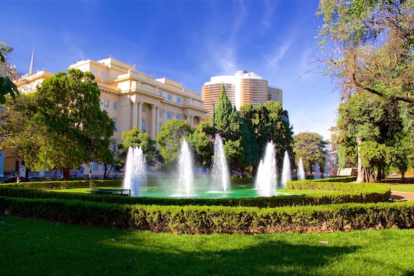 Liberty Square showing a fountain and a garden