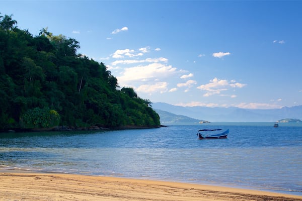 Praia do Pontal das einen allgemeine Küstenansicht und Sandstrand