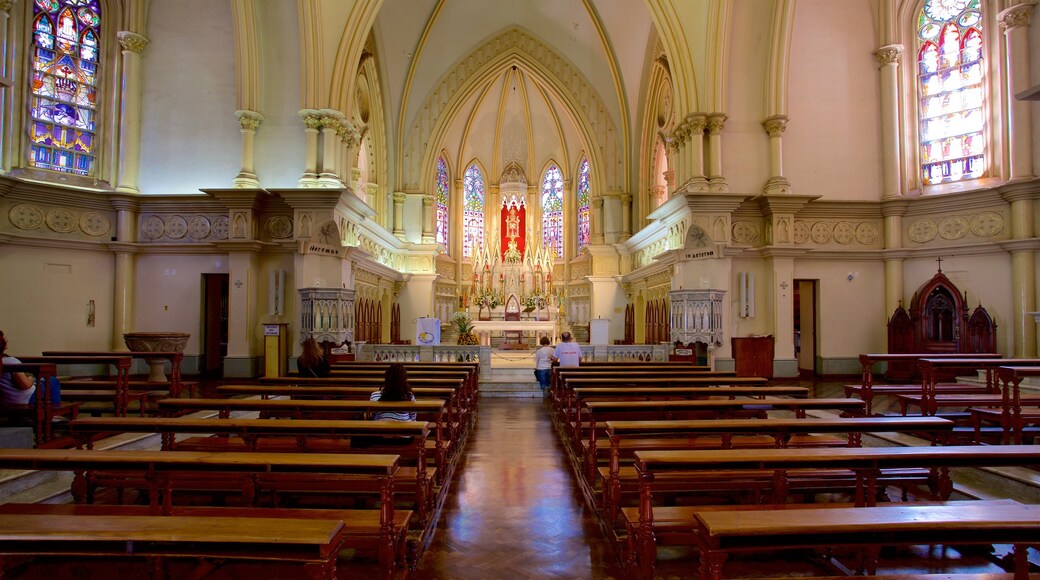 Catedral Nossa Senhora da Boa Viagem caracterizando elementos de patrimônio, uma igreja ou catedral e vistas internas