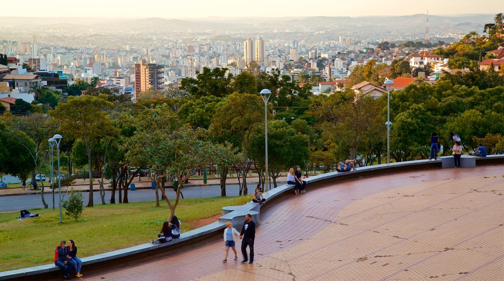 Praça do Papa que inclui paisagens, um parque e paisagem