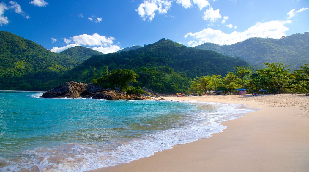 Strand von Meio das einen tropische Szenerien, Sandstrand und allgemeine Küstenansicht