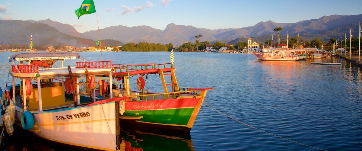 Paraty Wharf which includes a bay or harbour