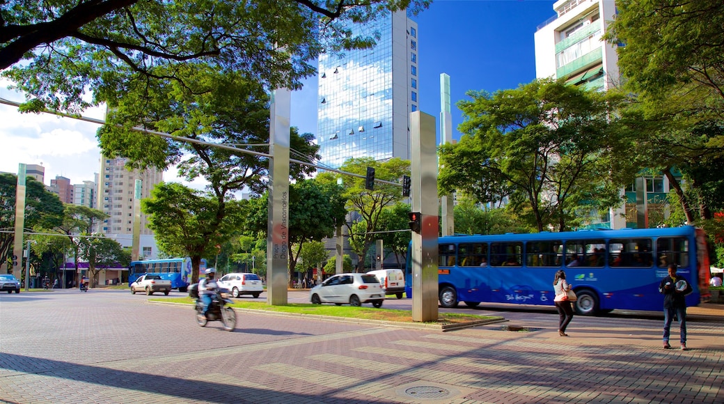 Praça da Savassi caracterizando uma cidade