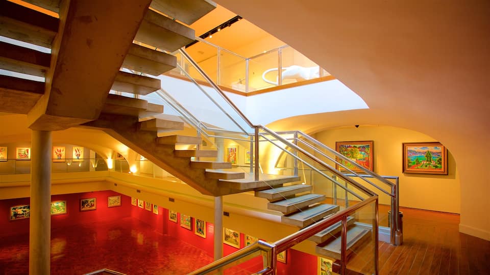 Museum Inima Paula som omfatter interiør og kunst