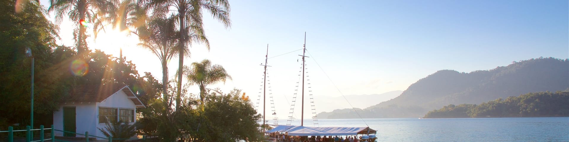 Ilha da Gipóia welches beinhaltet See oder Wasserstelle und Sonnenuntergang