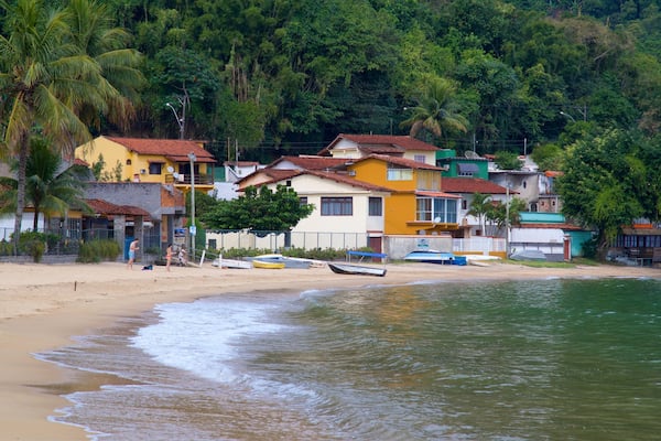 Plage de Biscaia qui includes plage de sable, ville côtière et vues littorales