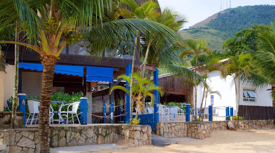 Praia da Biscaia caracterizando uma cidade litorânea e uma praia