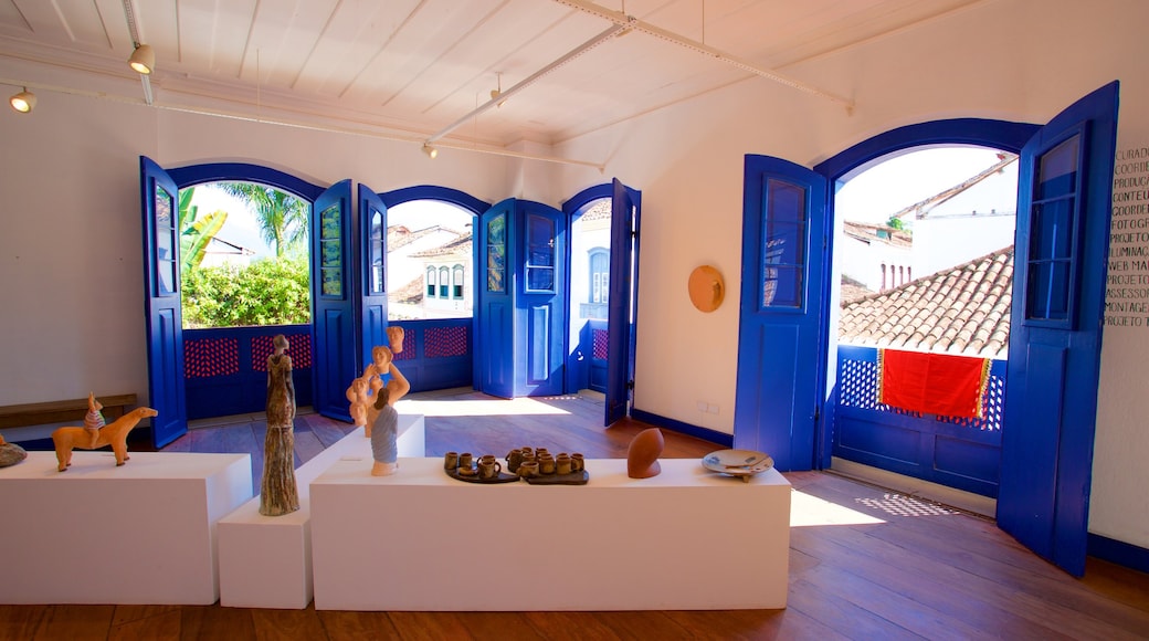 Casa da Cultura de Paraty caracterizando vistas internas e arte