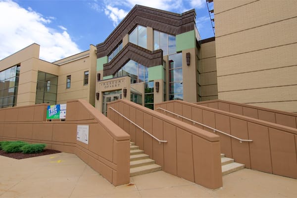 Cedar Rapids Museum of Art montrant architecture moderne