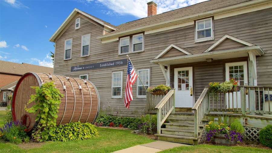 Cedar Rapids - Iowa City which includes a house and heritage elements