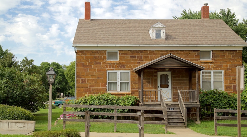 Amana Colonies mostrando una casa