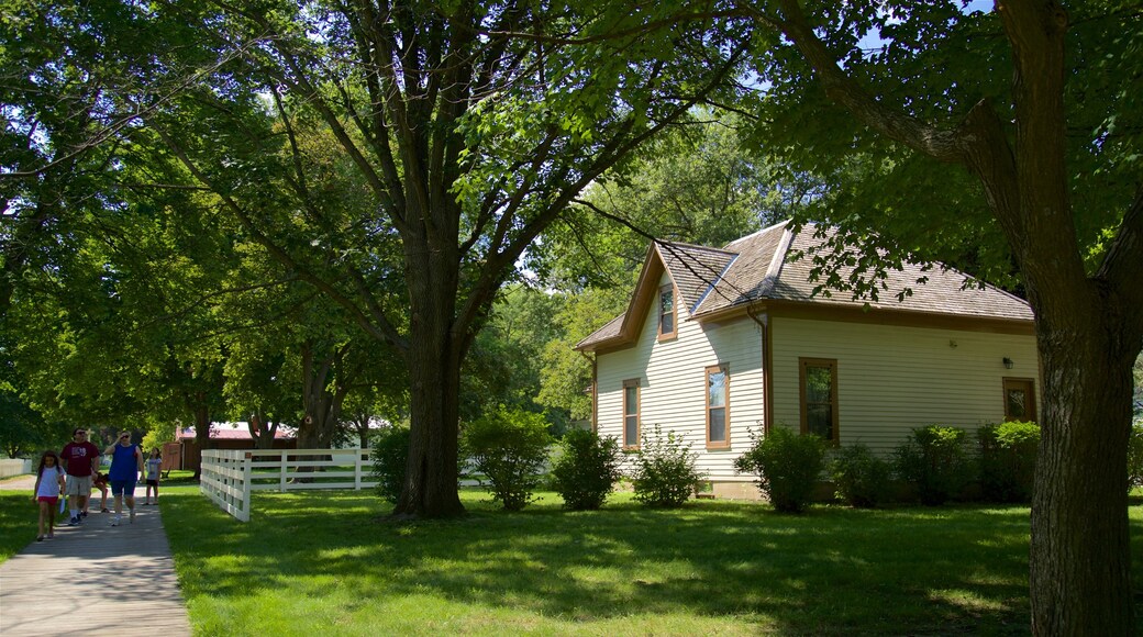 Site historique national Herbert Hoover qui includes maison et parc aussi bien que famille
