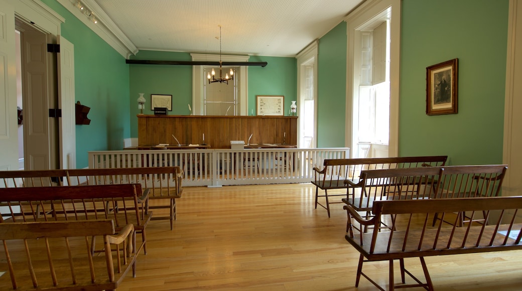 Old Capitol Museum showing an administrative building, heritage elements and interior views