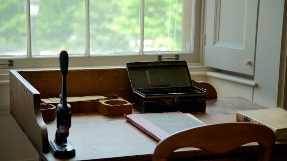 Old Capitol Museum featuring interior views, heritage elements and an administrative building