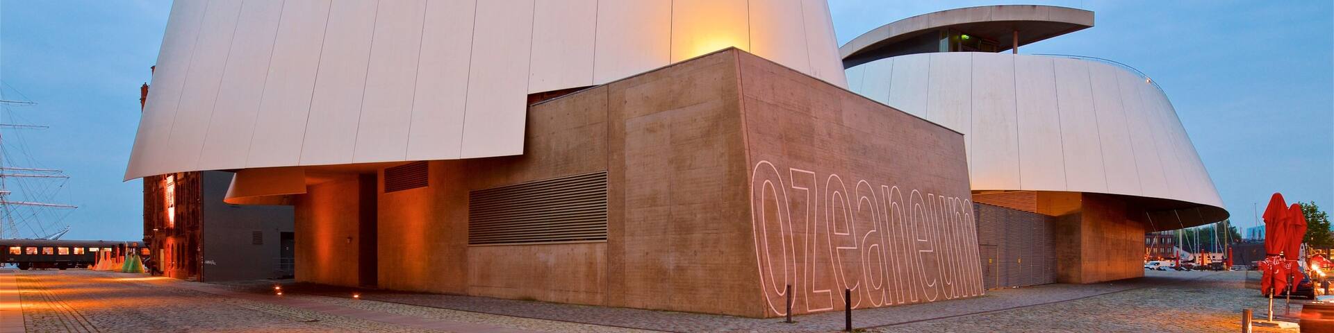 Ozeaneum featuring modern architecture and night scenes