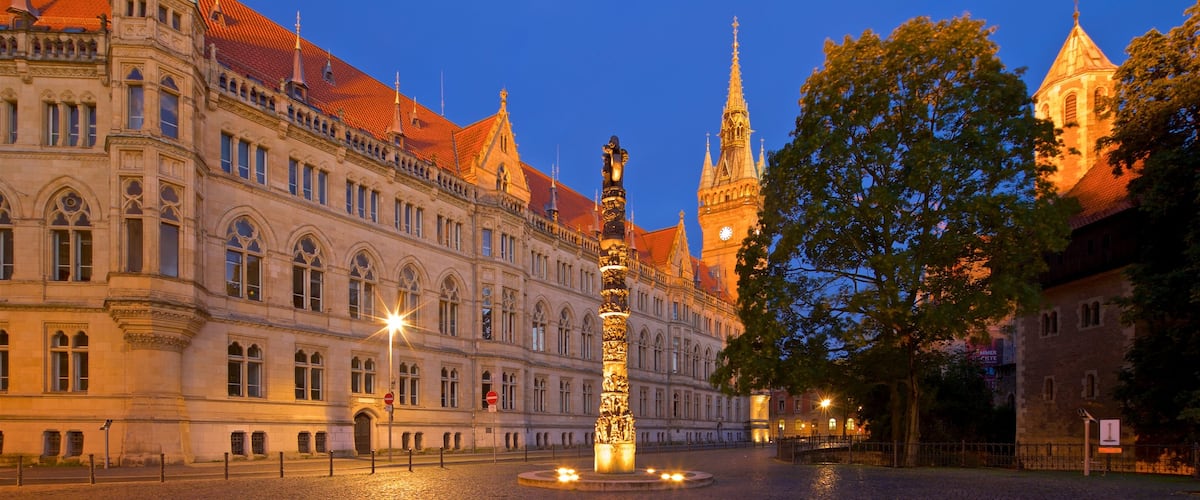 Braunschweig mit einem Stadt, bei Nacht und historische Architektur
