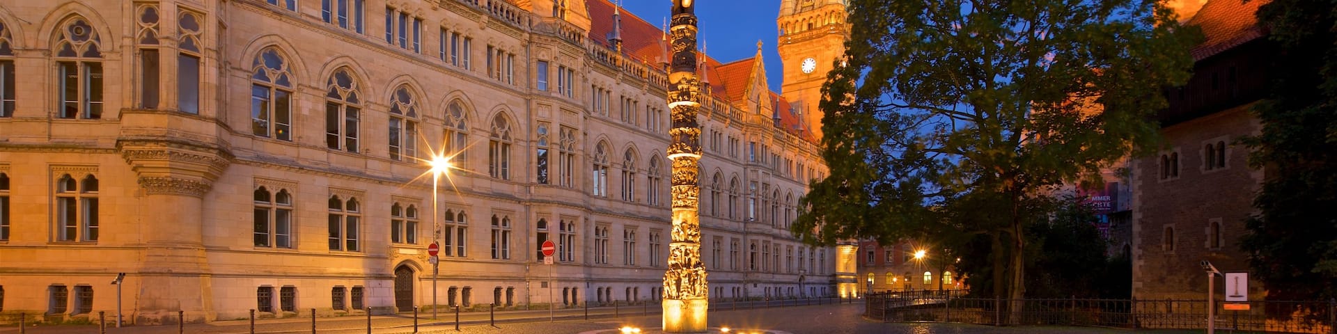Brunswick mettant en vedette ville, scĂšnes de nuit et patrimoine architectural