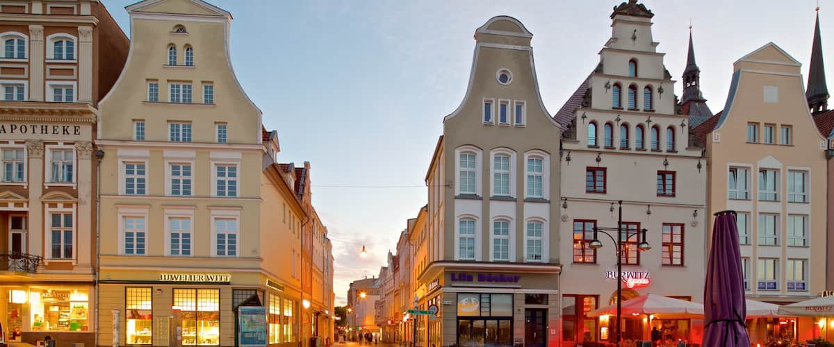 New Market showing heritage elements and a city