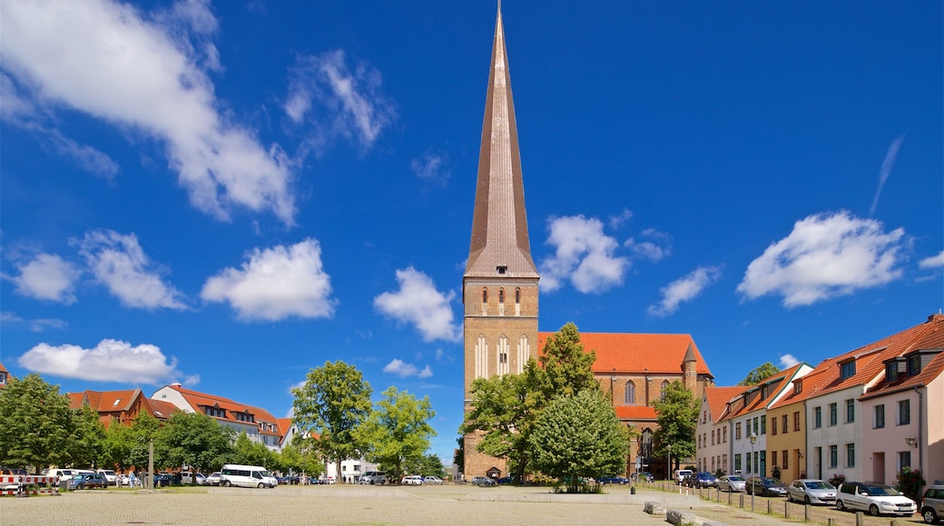 Petrikirche เนื้อเรื่องที่ จัตุรัสหรือพลาซ่า และ มรดกทางสถาปัตยกรรม