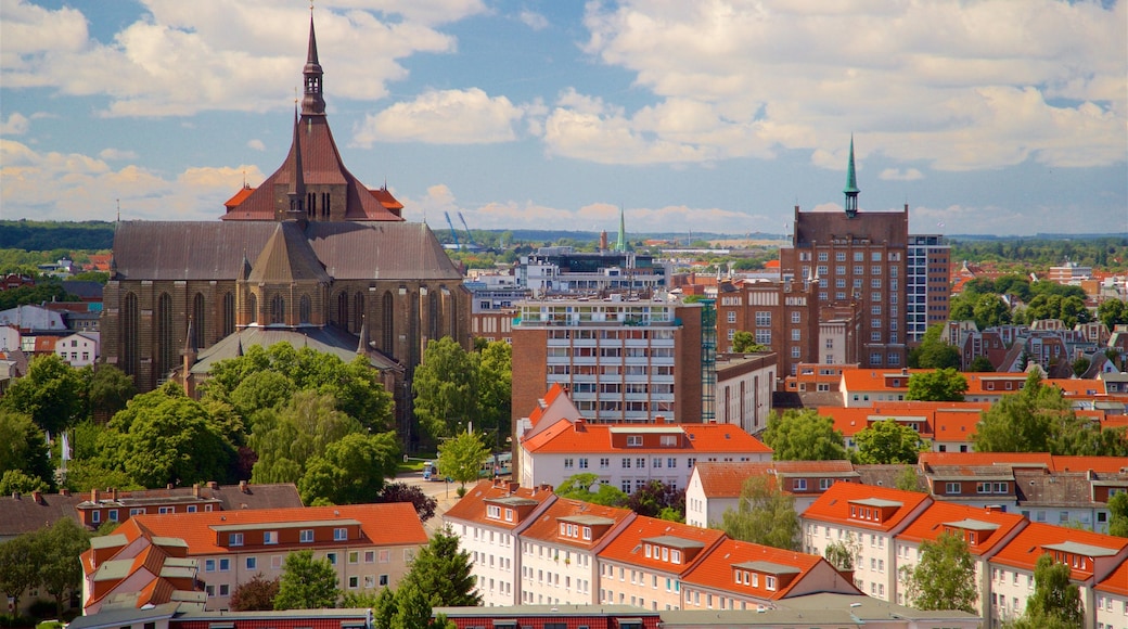 Petrikirche presenterar landskap, en stad och historisk arkitektur