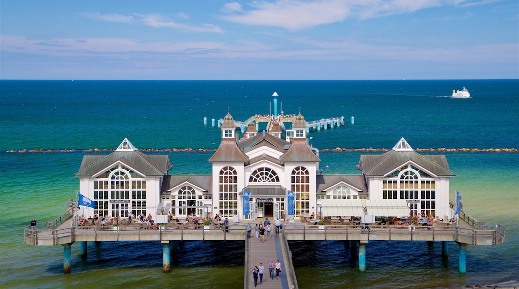 Sellin Pier showing heritage architecture and general coastal views