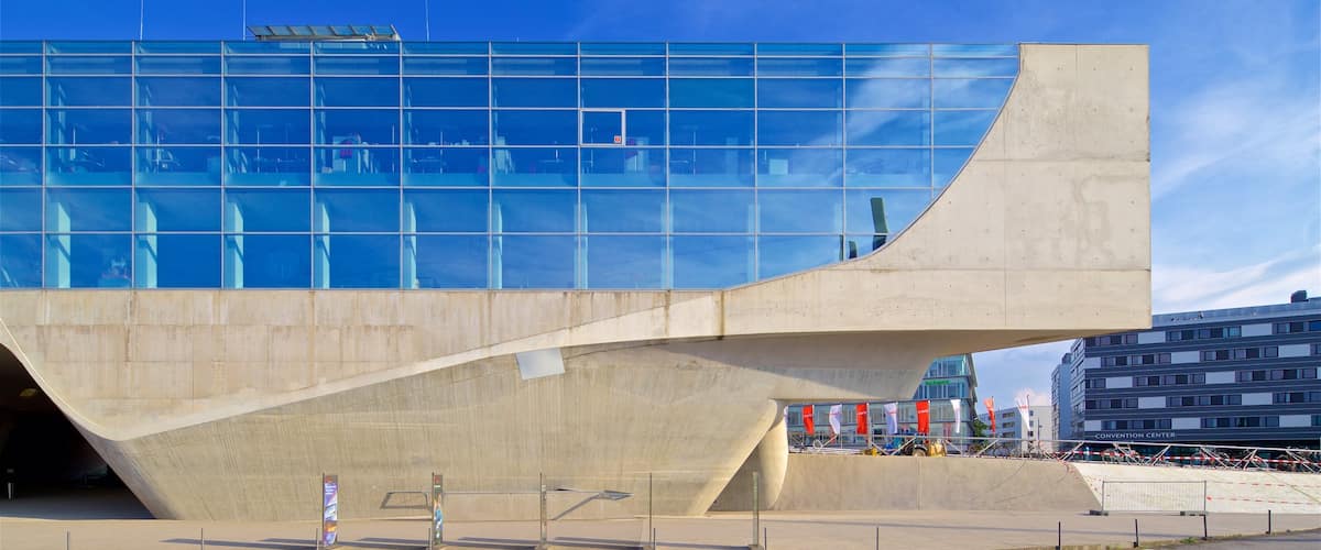 Phaeno Science Center featuring modern architecture
