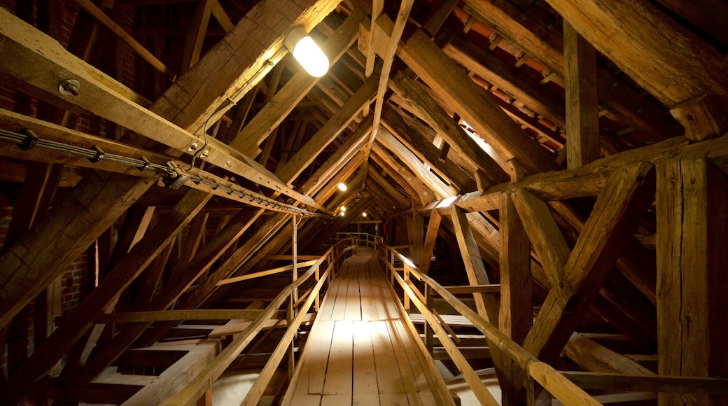 St-Nikolai-Kirche showing interior views