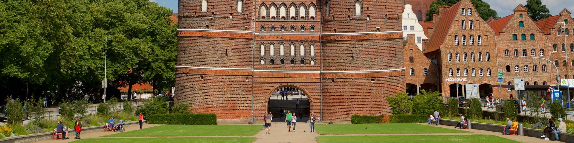 Museum Holstentor welches beinhaltet historische Architektur