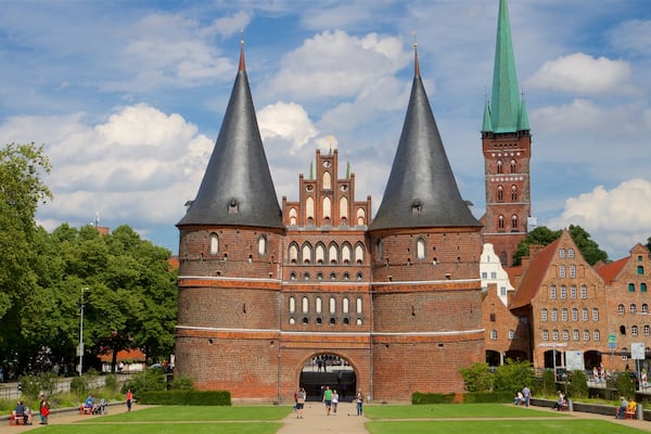 Museum Holstentor welches beinhaltet historische Architektur