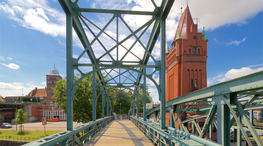 Lübecker Altstadt welches beinhaltet Brücke