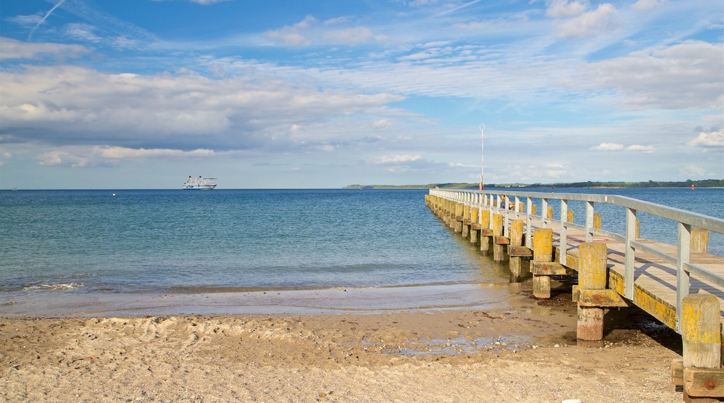 Travemünde welches beinhaltet Sandstrand und allgemeine Küstenansicht