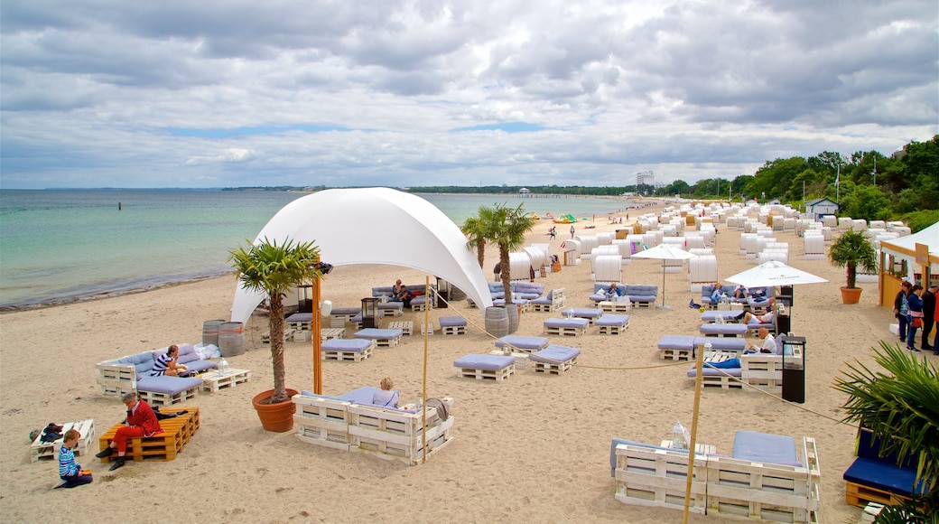 Timmendorfer Strand showing a sandy beach and general coastal views