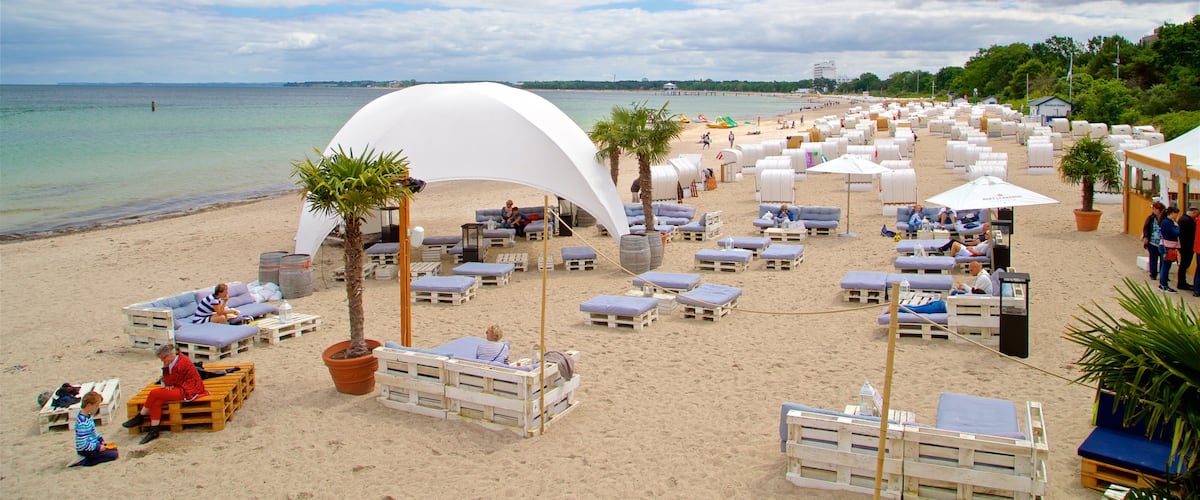 Timmendorfer Strand showing general coastal views and a beach