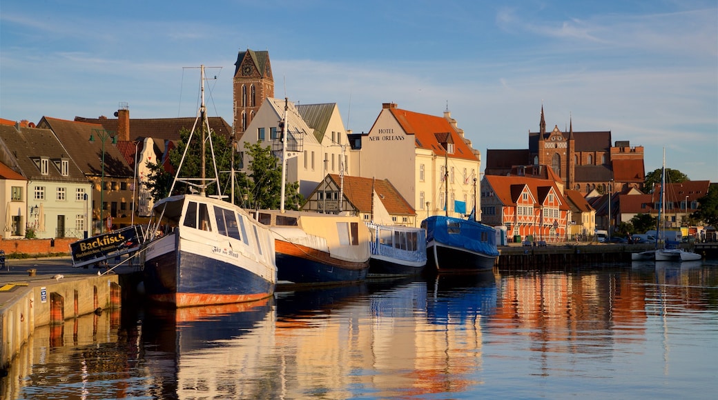 Wismar mettant en vedette coucher de soleil et baie ou port