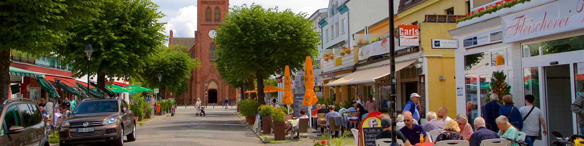 Kirche Warnemünde welches beinhaltet historische Architektur, Essen im Freien und Kirche oder Kathedrale