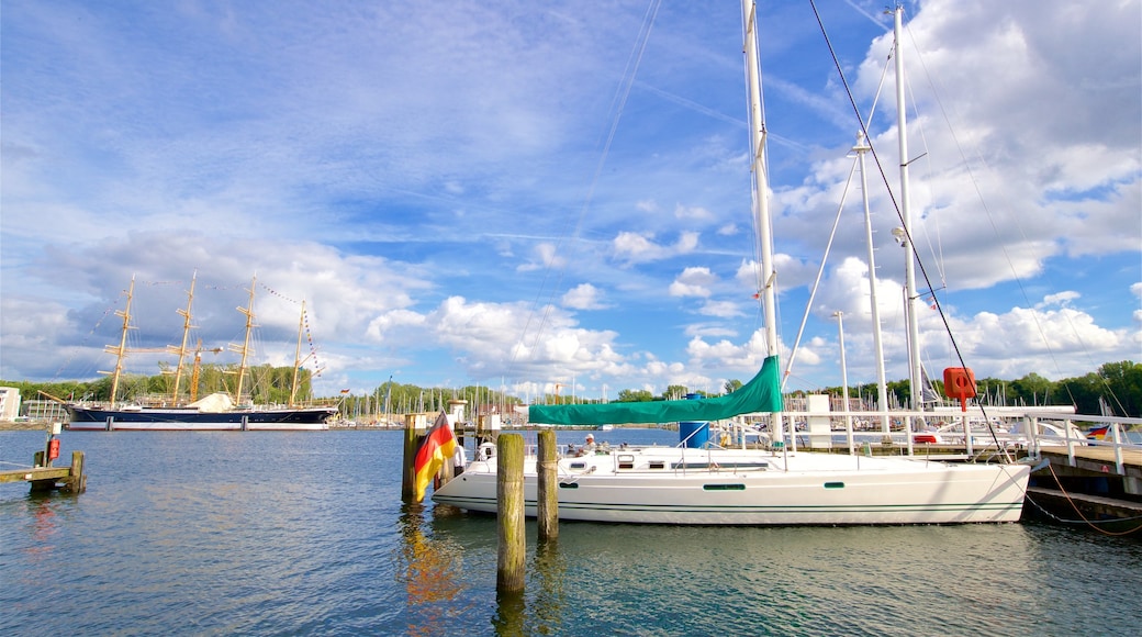 Travemuende showing a bay or harbour