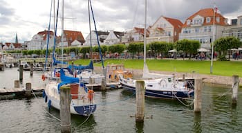 Travemuende mettant en vedette baie ou port