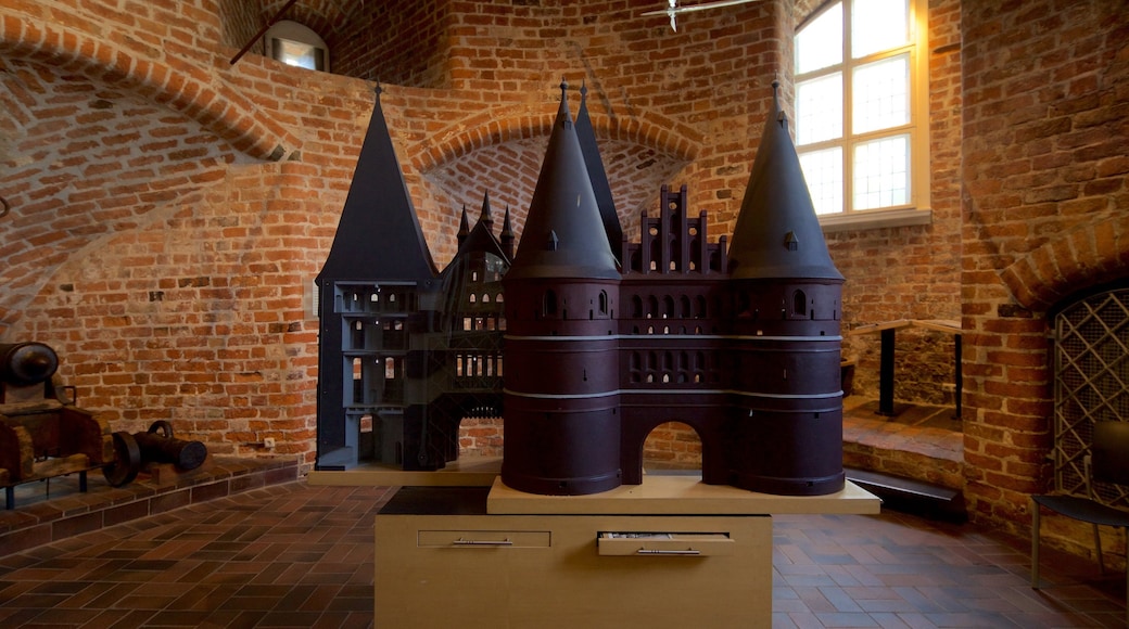 Museum Holstentor que incluye vista interna y elementos patrimoniales