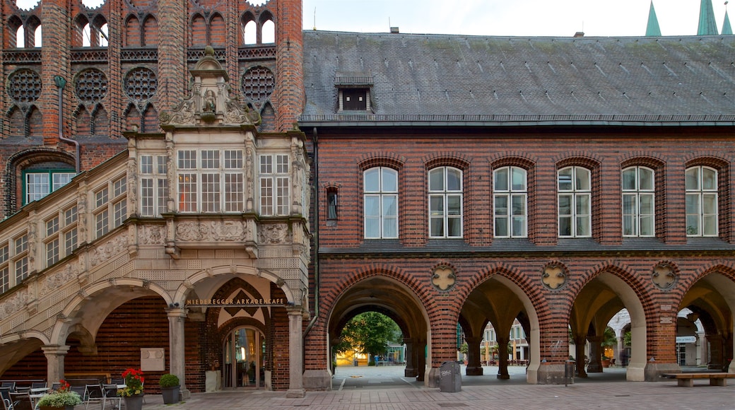 Rathaus fasiliteter samt historisk arkitektur