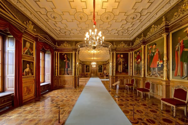 Schweriner Schloss mit einem Innenansichten, Geschichtliches und Kunst