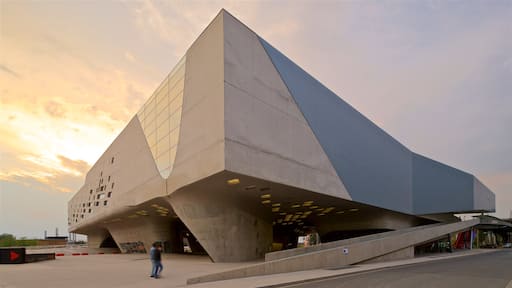 Phaeno Videnskabscenter og byder på moderne arkitektur og en solnedgang